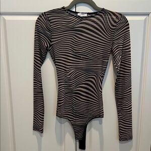 Wavy Pattern Long Sleeve Bodysuit size 6 Thane